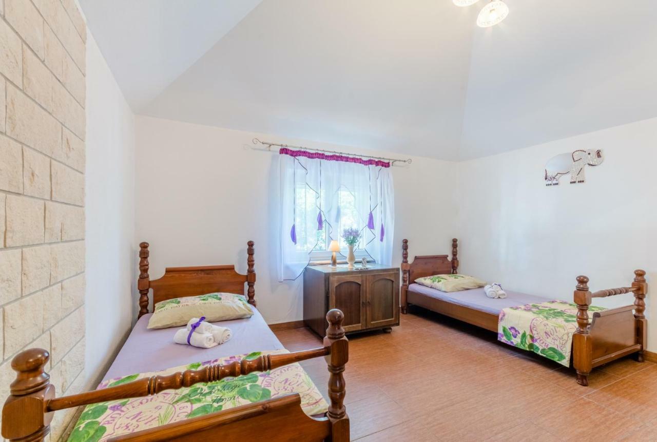 Vila Maslinica Pucisca Ngoại thất bức ảnh