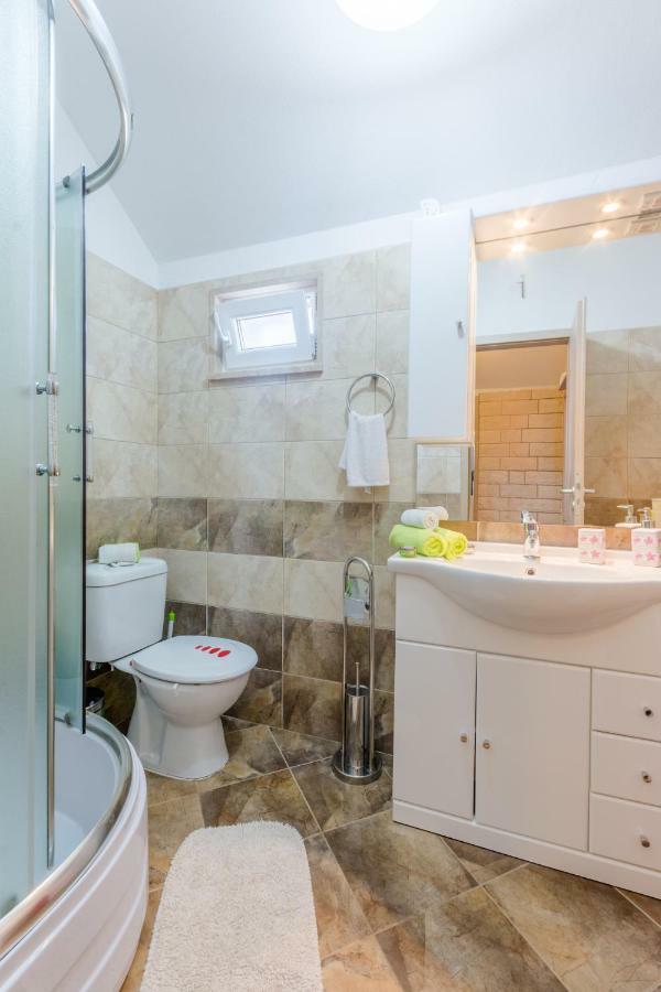 Vila Maslinica Pucisca Ngoại thất bức ảnh